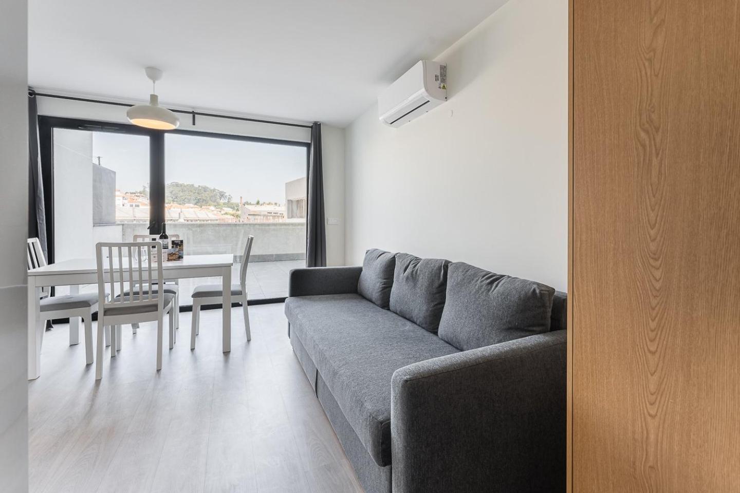 Guestready - Sleek Monochromatic In Bonfim Apartment Porto Exterior photo