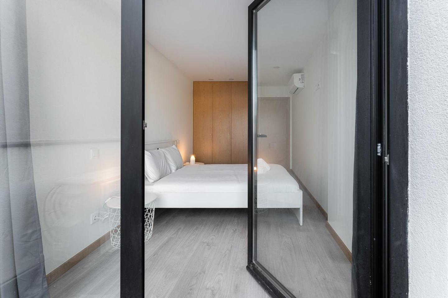Guestready - Sleek Monochromatic In Bonfim Apartment Porto Exterior photo