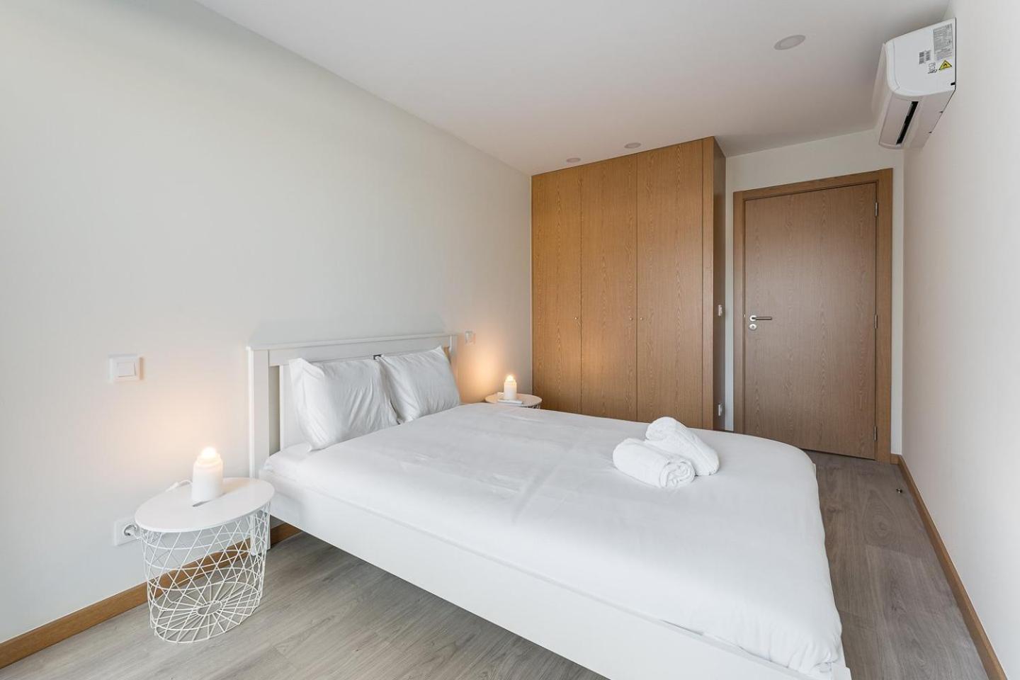Guestready - Sleek Monochromatic In Bonfim Apartment Porto Exterior photo