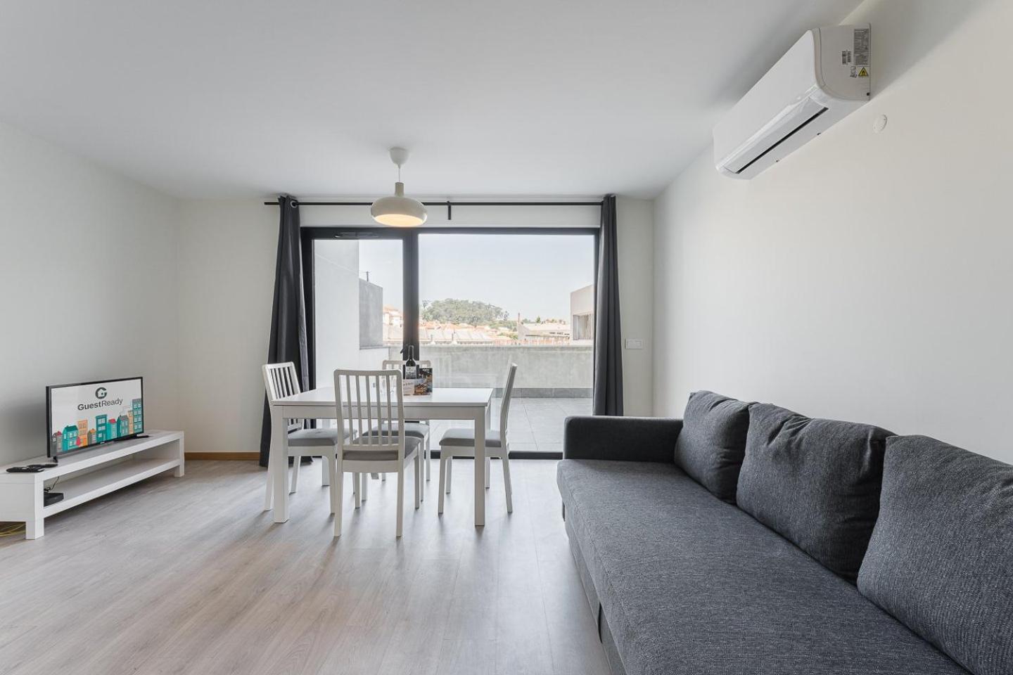Guestready - Sleek Monochromatic In Bonfim Apartment Porto Exterior photo